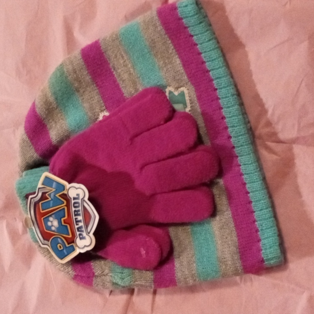Girls Paw Patrol beanie and glove set
